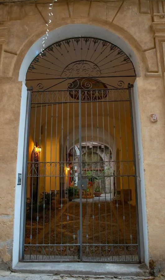 La Maison A La Cathedral Palermo 0*,  Italy